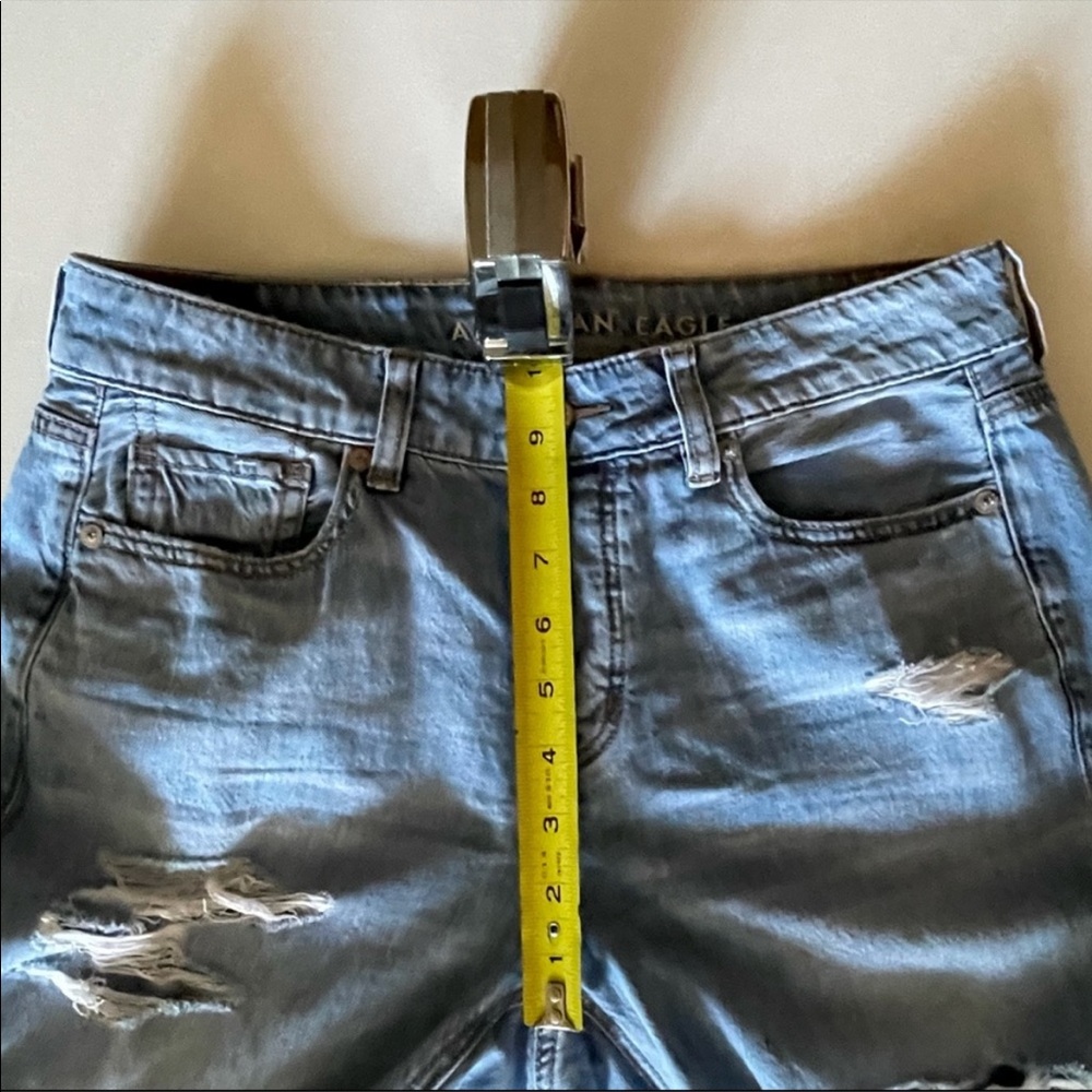American Eagle ripped destructed Tomgirl jean size 4 - Picture 6 of 8